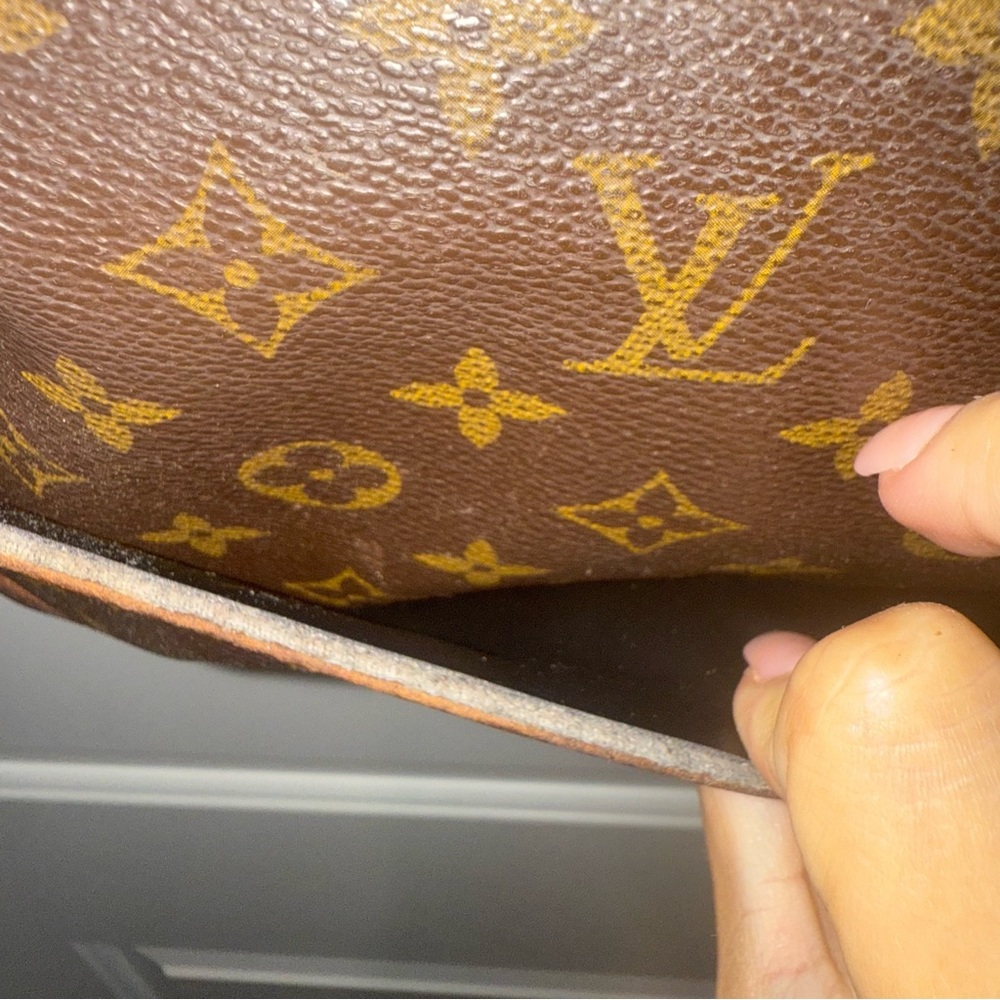AUTHENTIC Louis Vuitton Trocadero 27 Crossbody Bag - Picture 7 of 16